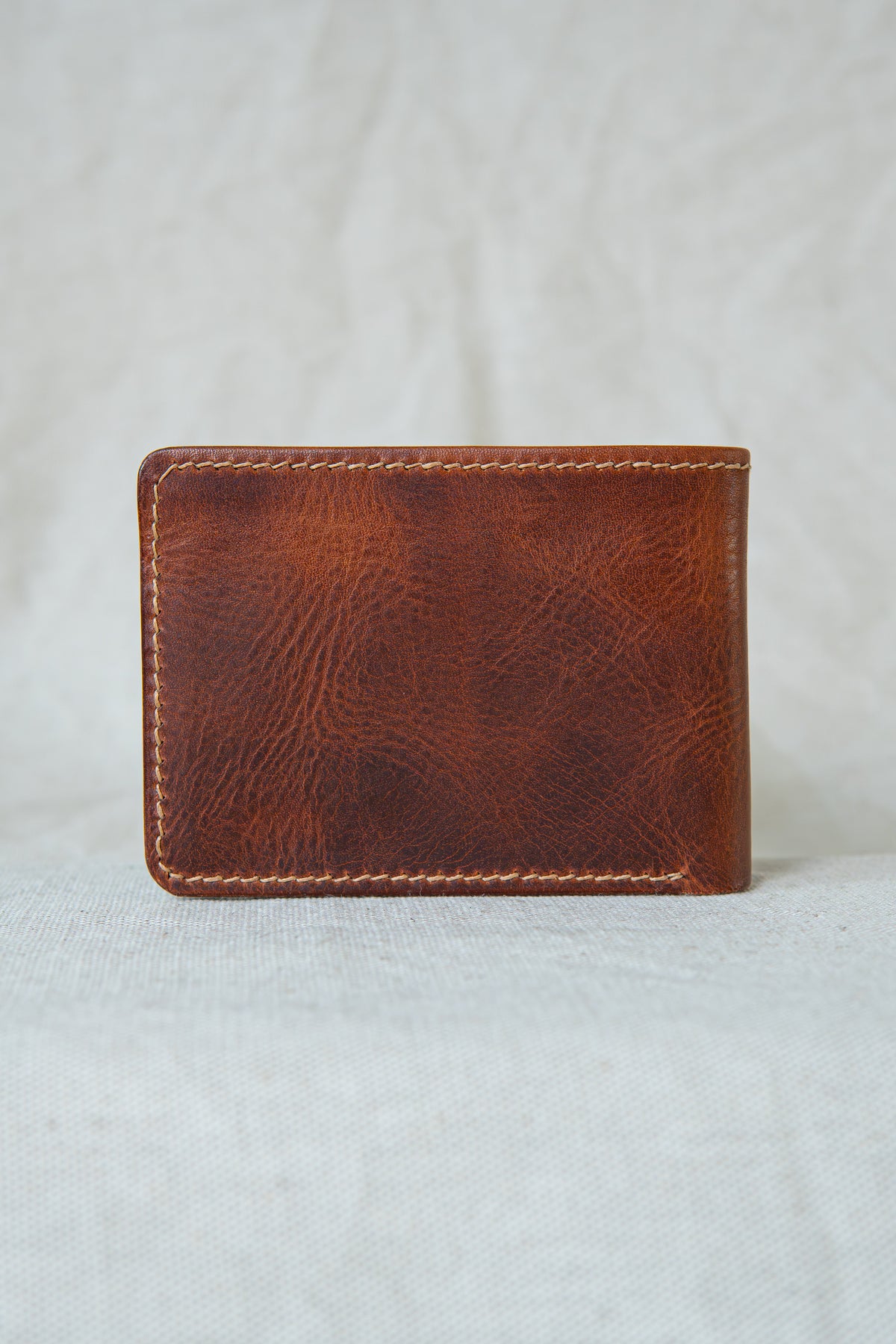 Portefeuille Vignemale en cuir cognac et olive, vue de dos