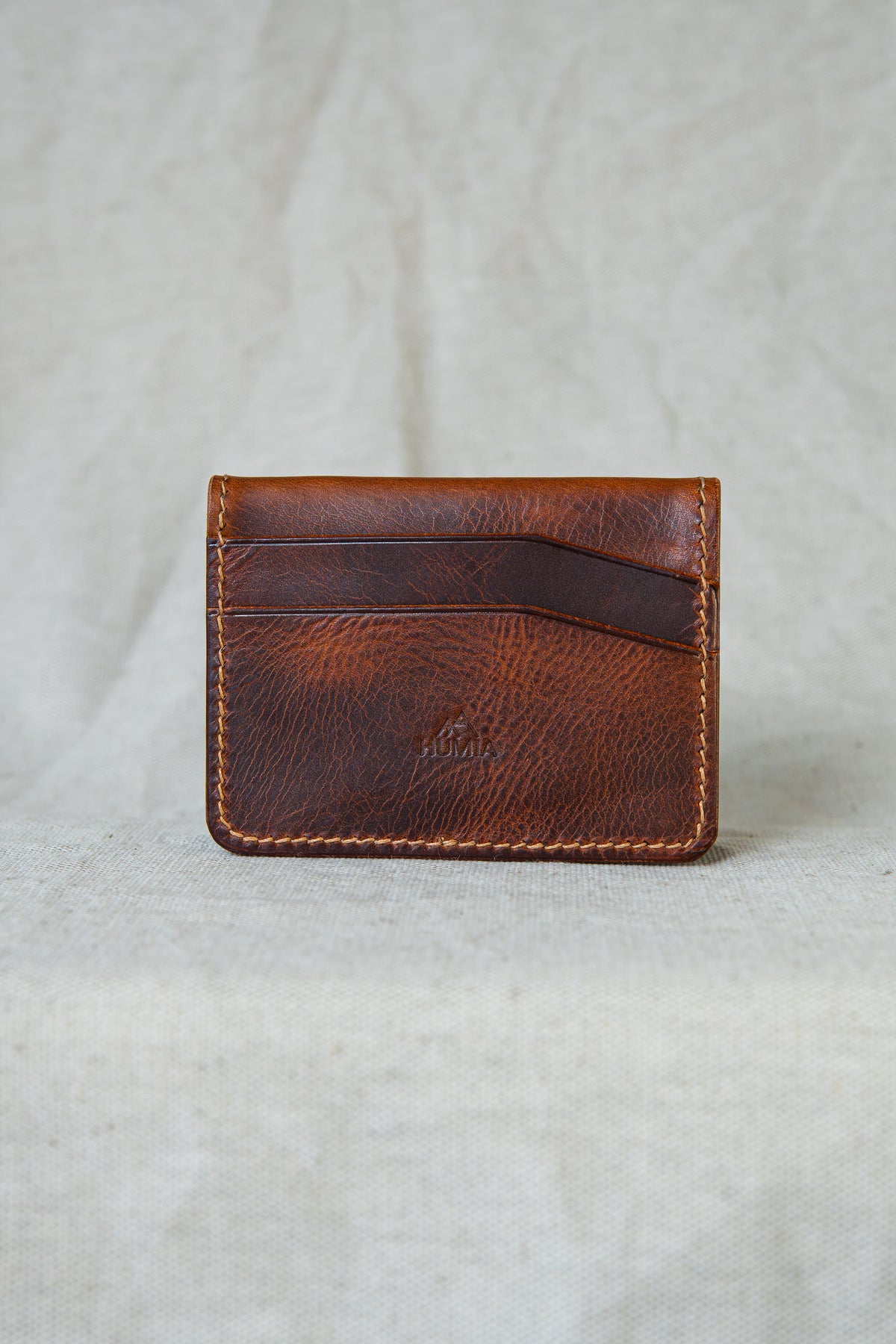 Porte-cartes Soulor en cuir cognac, vue de face