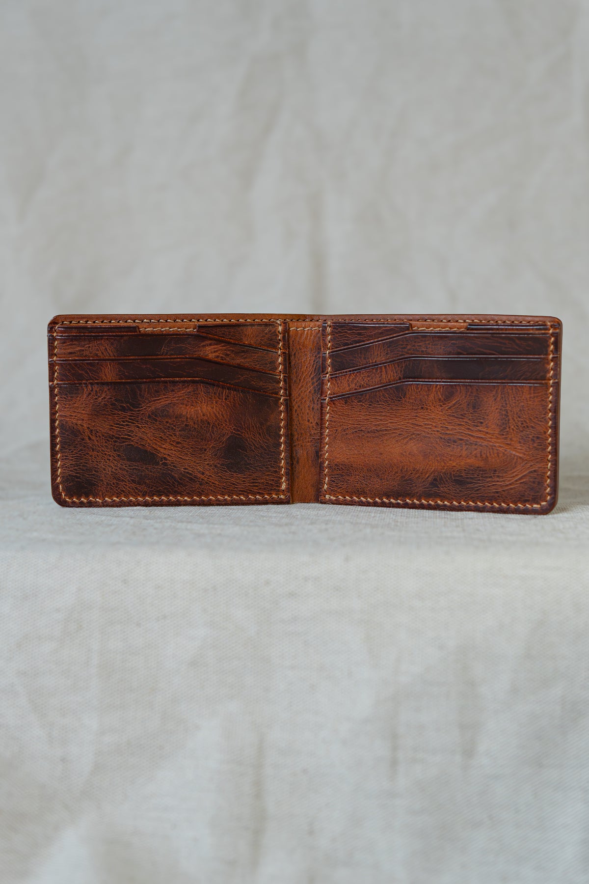Portefeuille Tourmalet en cuir cognac, ouvert