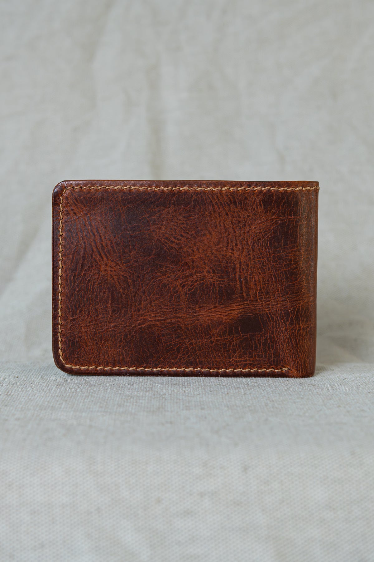 Portefeuille Tourmalet en cuir cognac et olive, vue de dos