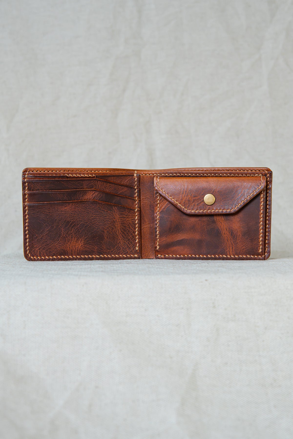 Portefeuille Vignemale en cuir cognac, ouvert