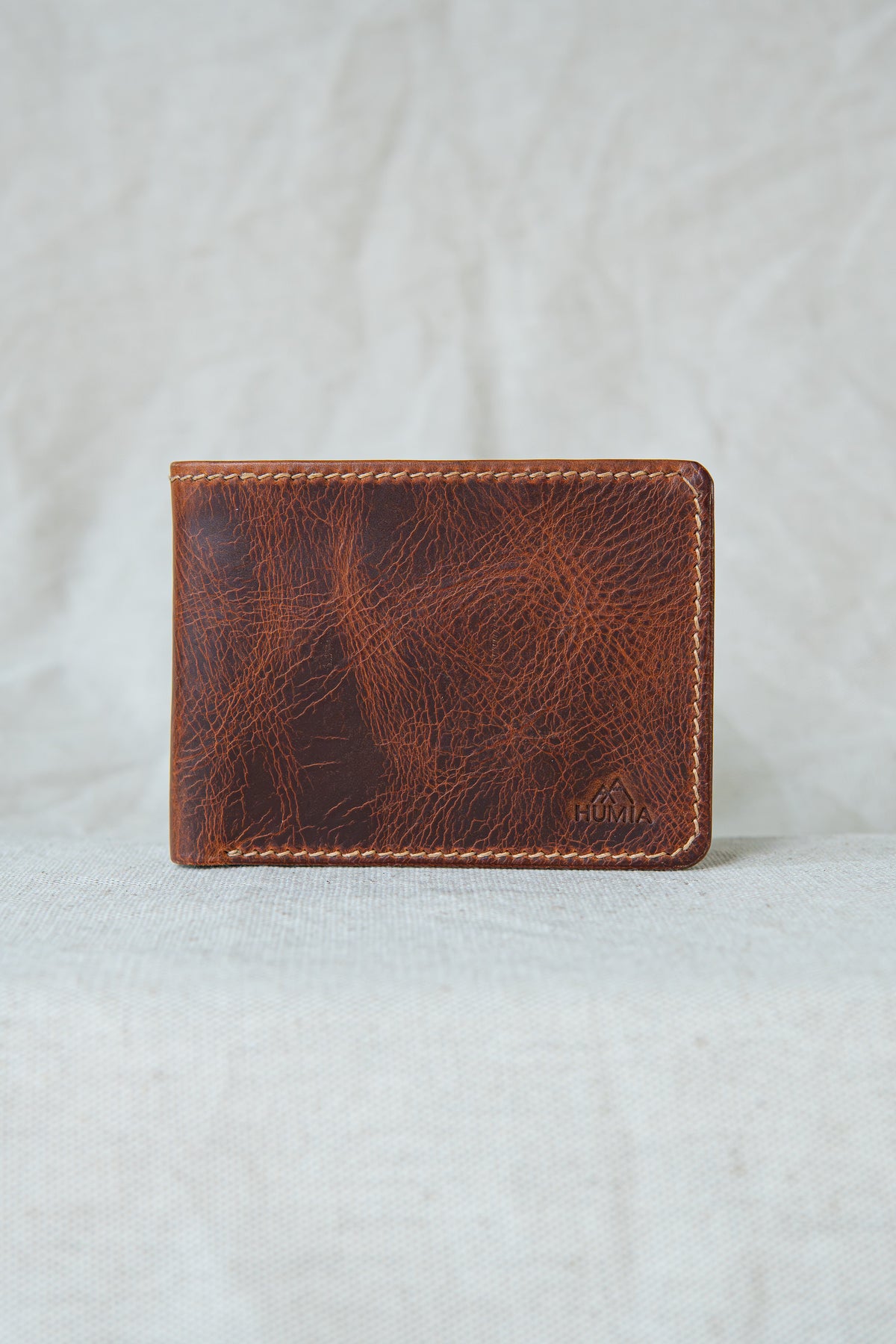 Portefeuille Vignemale en cuir cognac et turquoise, vu de face